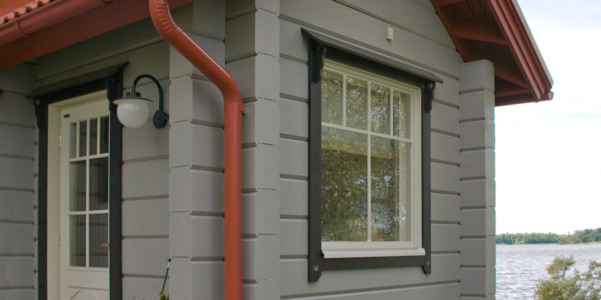 drewniany-dom-letni-pomalowany-Tikkurila-Valtti-Opaque-kolor-szary