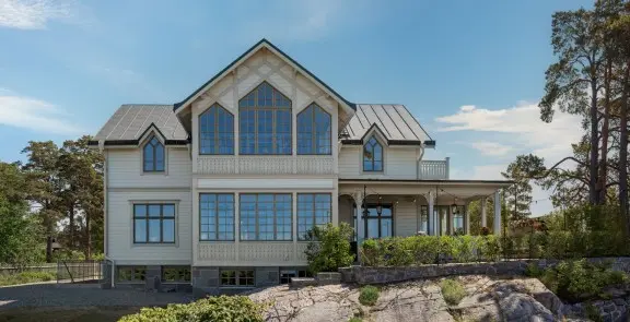 sustainable painting choice for wooden house