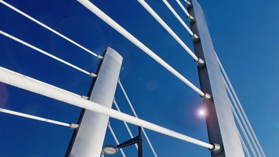 Apie metalinių paviršių dangas