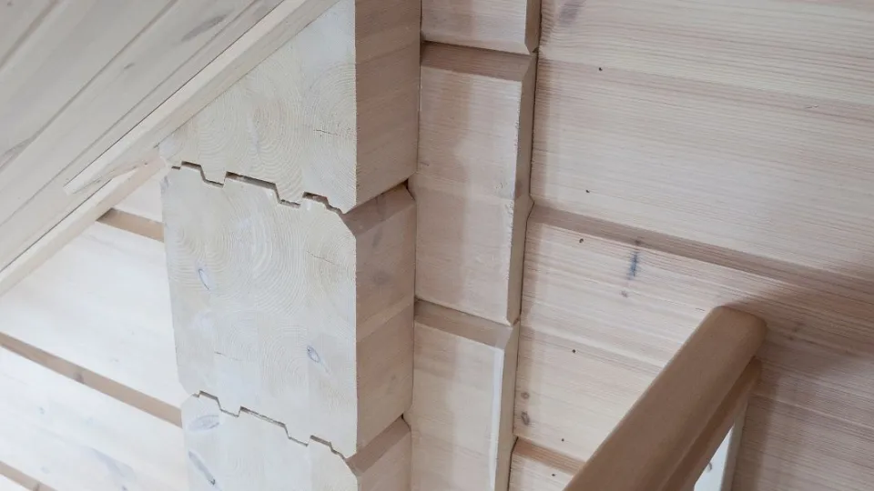 Klijuotųjų rąstų dangos