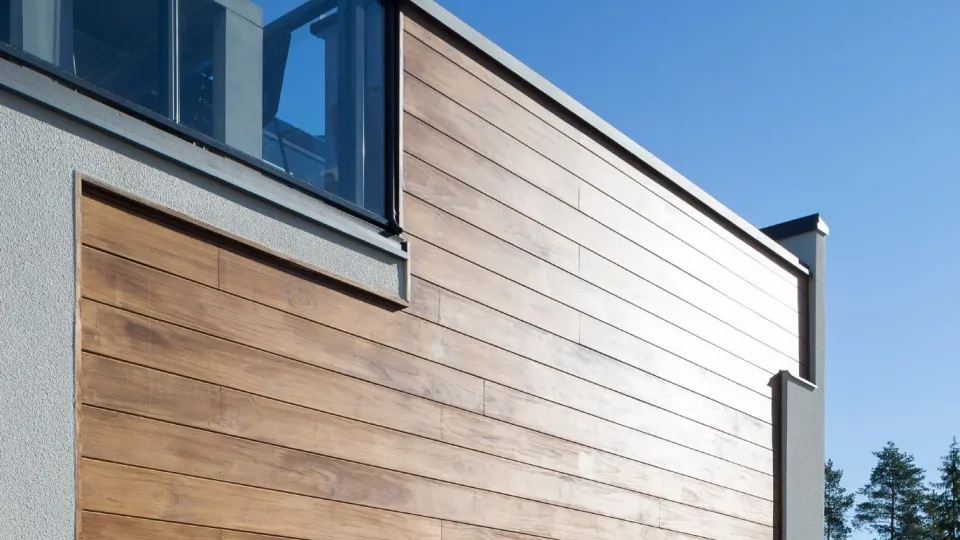 Medinių fasadų dažymas