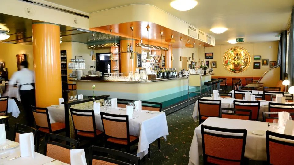 Klasikinio stiliaus restorano „Elite“ interjeras buvo renovuotas išsaugant ankstesnę jo išvaizdą