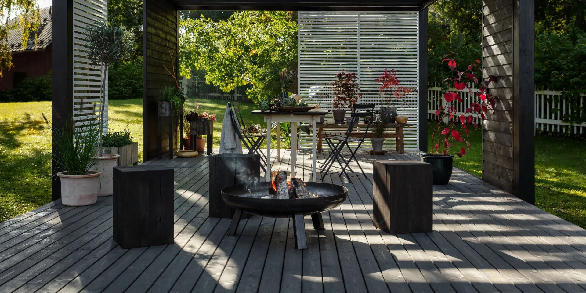 tamsios spalvos terasa