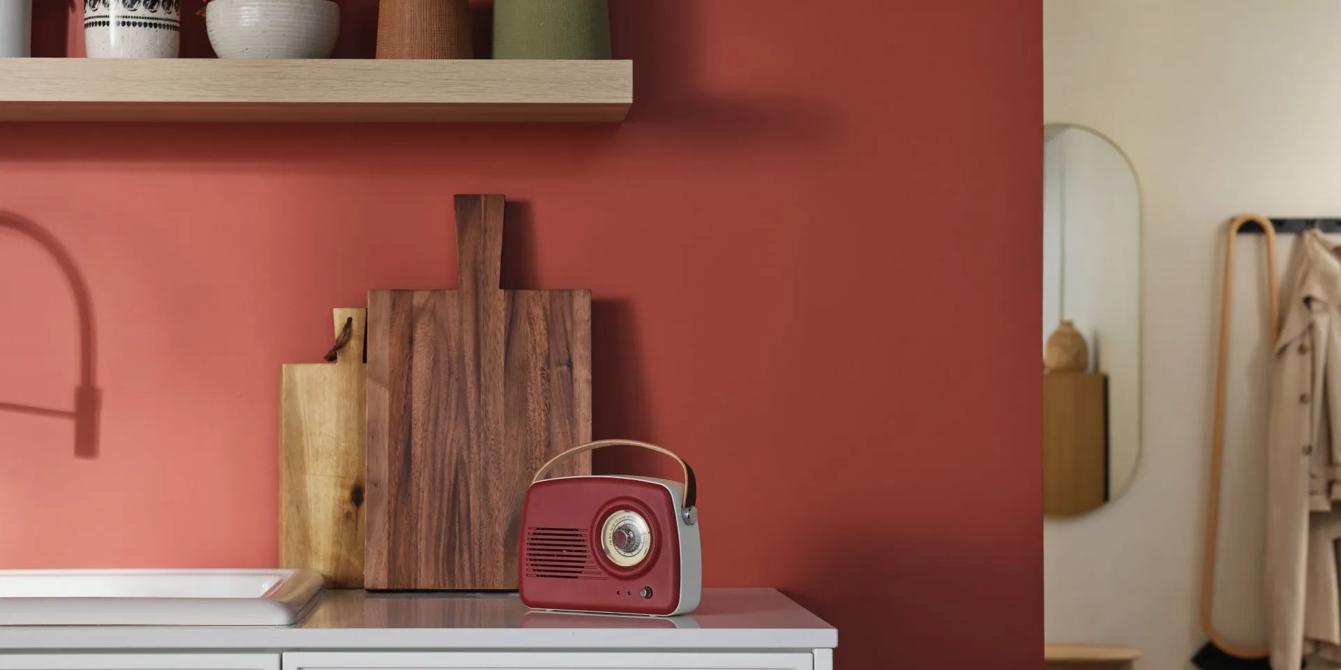 Raudonos virtuvės sienos