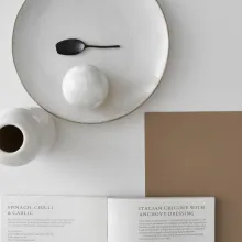 Riikka Kantinkoski sienas nudažė šokoladine spalva