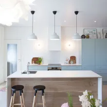 Baltos virtuvės sienos