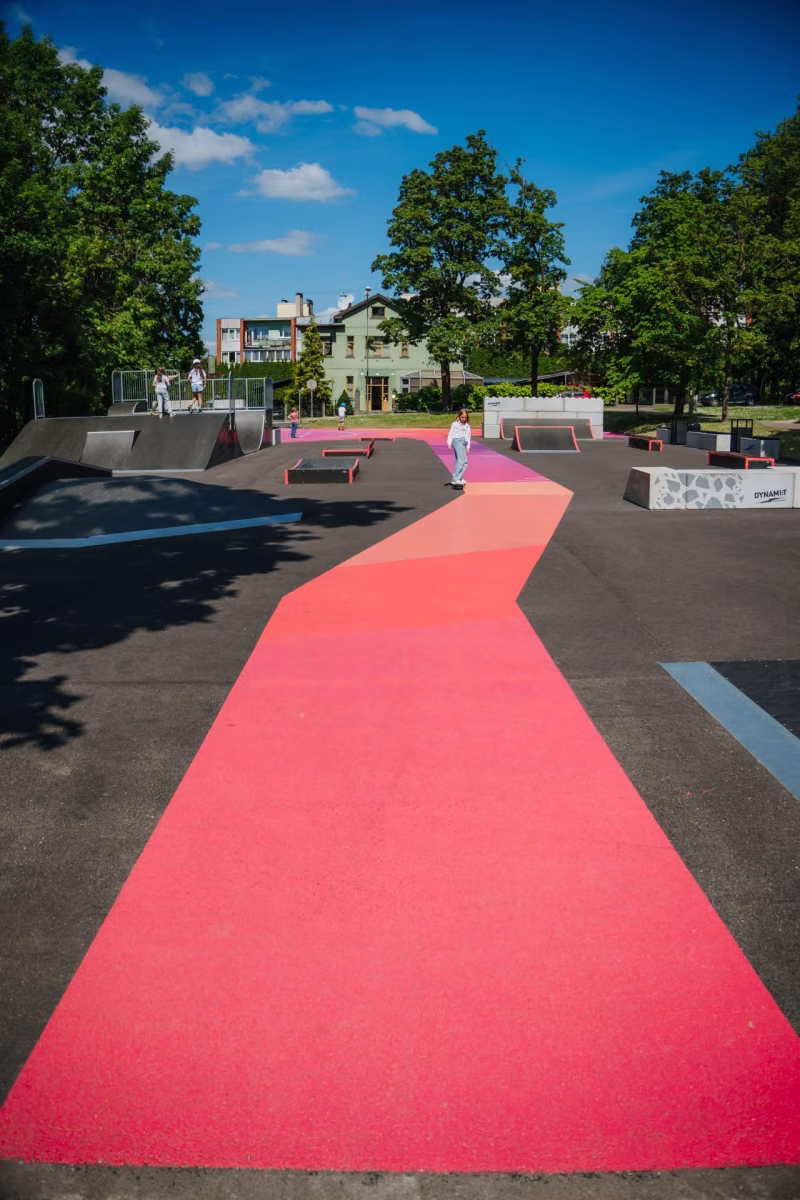 Tikkurila prisidėjo prie Cėsio riedlenčių parko projekto