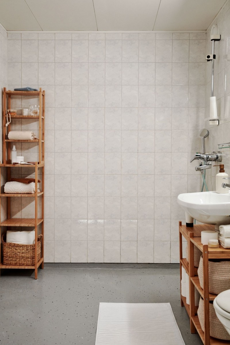 white tiled bathroom 